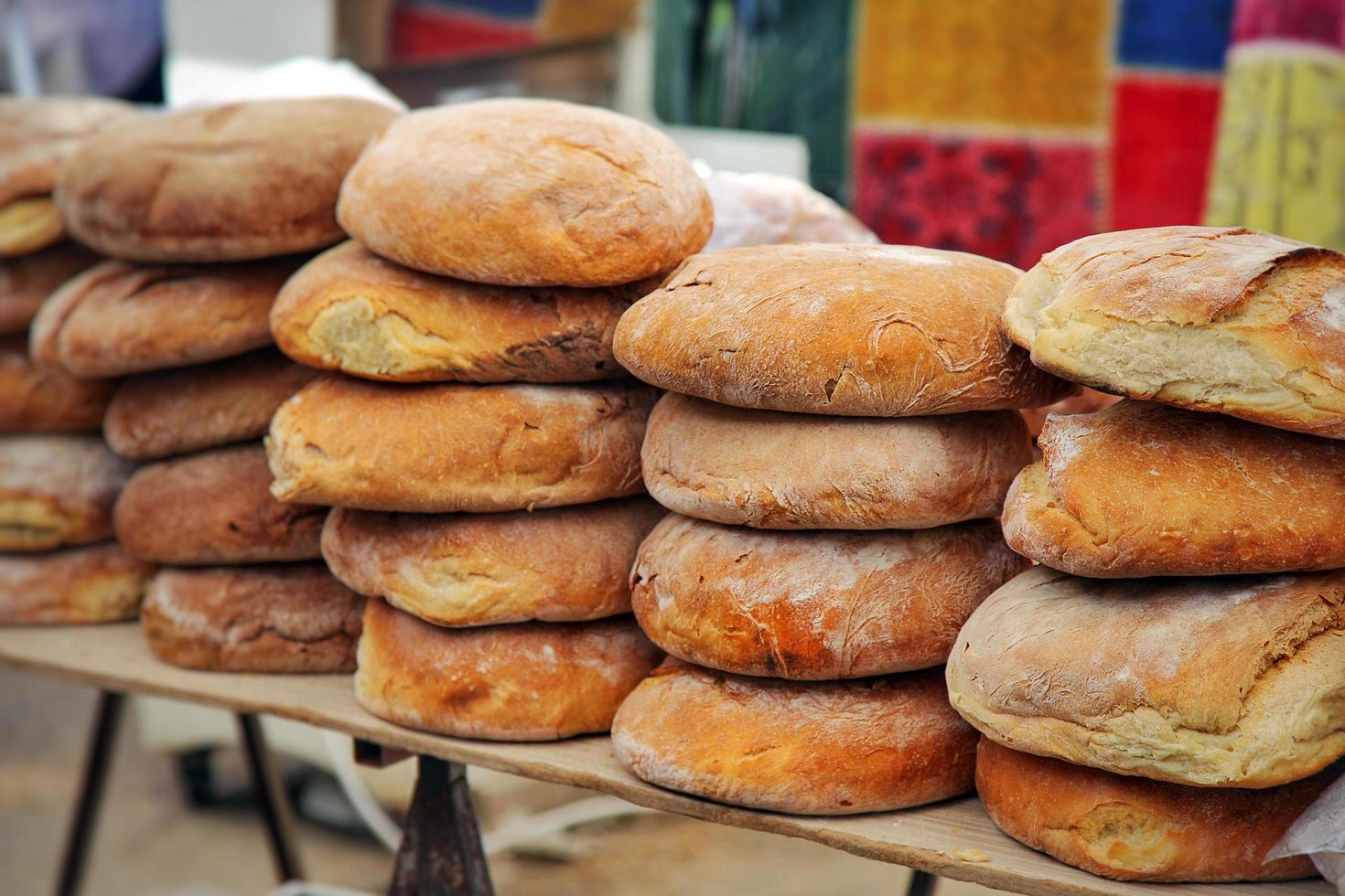 pane biologico fresco e sano nel bazar pubblico? foto