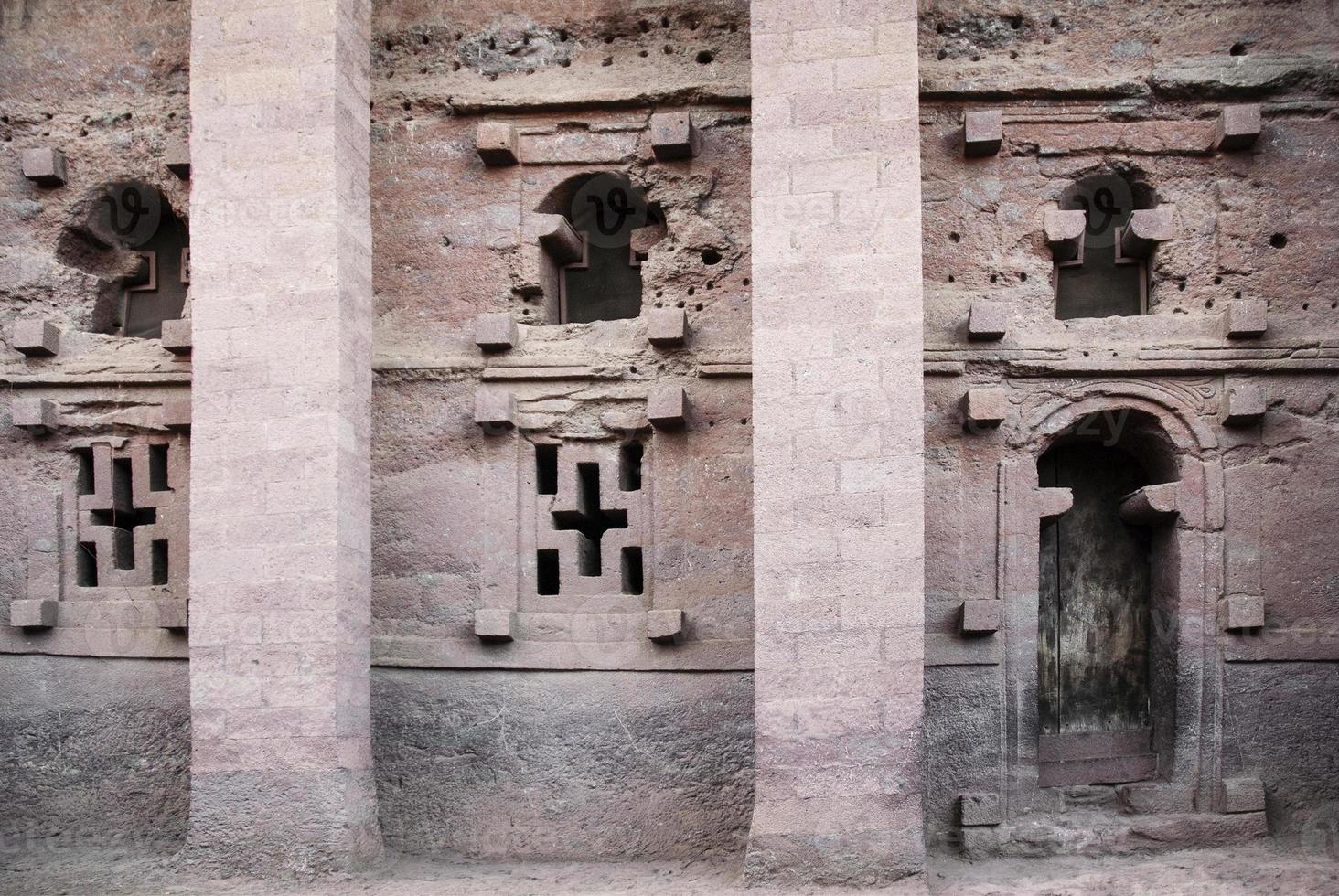 Dettaglio di lalibela antiche chiese monolitiche scavate nella roccia punto di riferimento del patrimonio in Etiopia foto