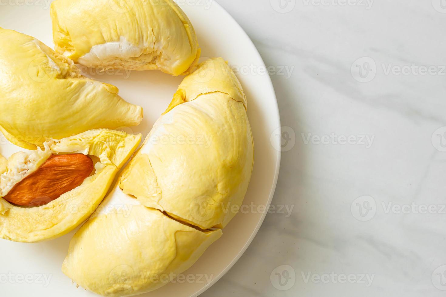 durian stagionato e fresco, buccia di durian foto