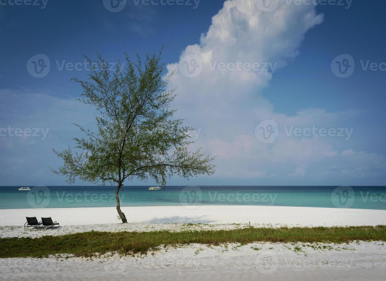 lunga spiaggia nel paradiso tropicale isola di Koh Rong vicino a Sihanoukville Cambogia foto