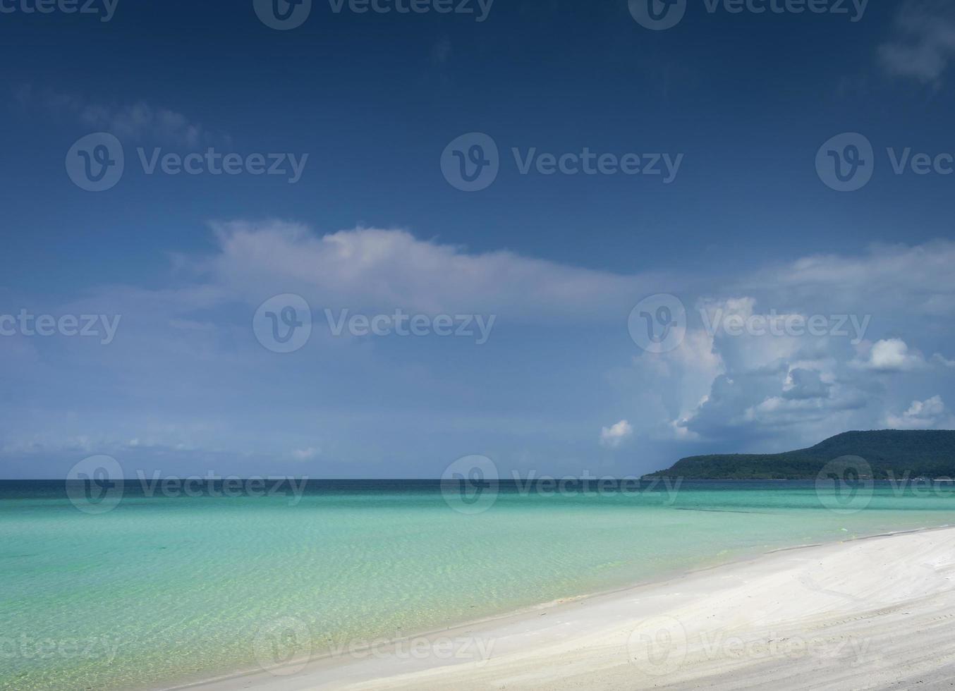 lunga spiaggia nel paradiso tropicale isola di Koh Rong vicino a Sihanoukville Cambogia foto