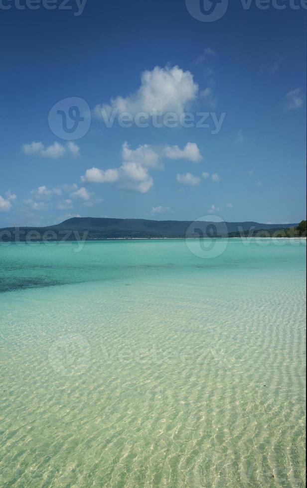 lunga spiaggia nel paradiso tropicale isola di Koh Rong vicino a Sihanoukville Cambogia foto