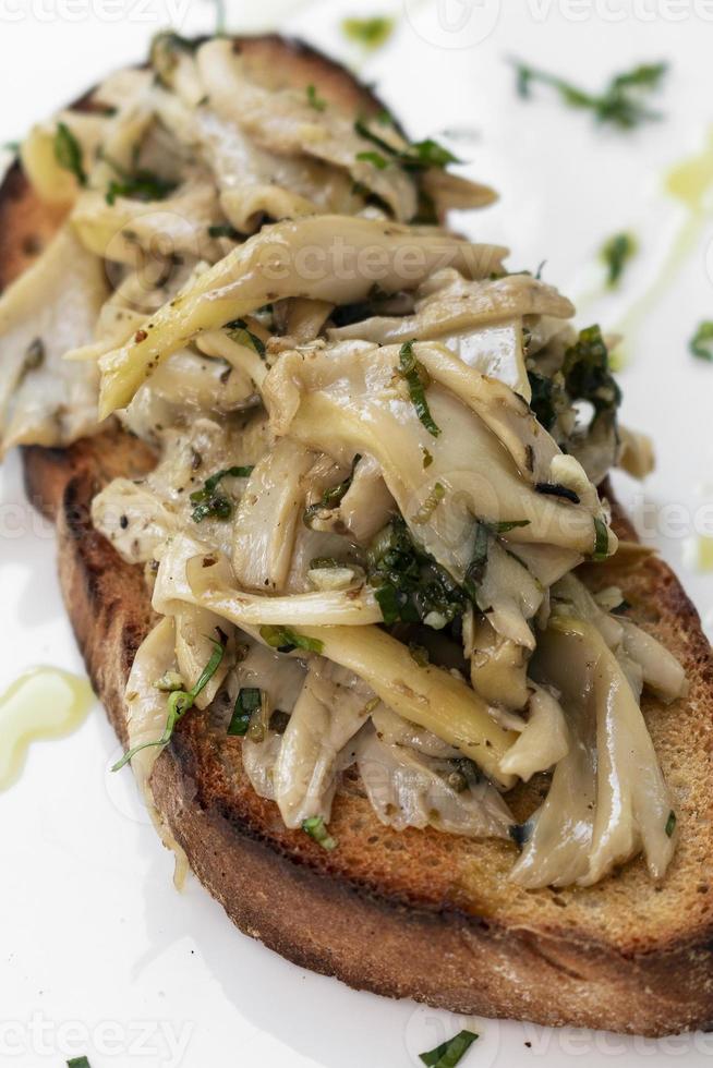 aglio funghi portoghesi tradizionale tiborna toast sandwich tapas snack food foto