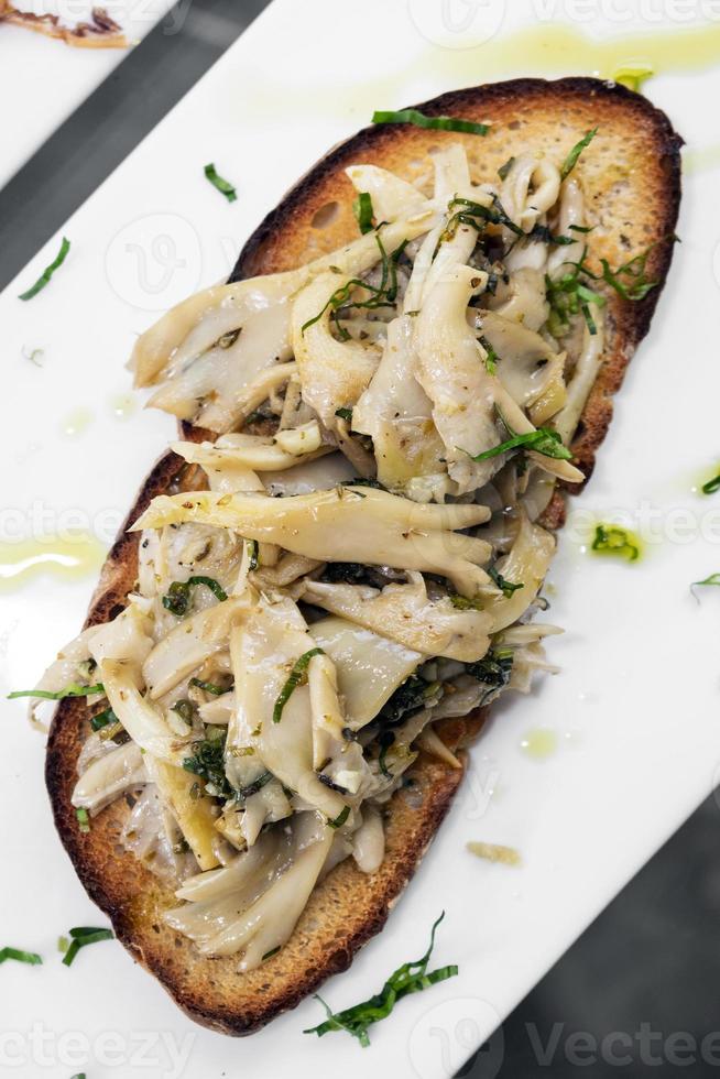 aglio funghi portoghesi tradizionale tiborna toast sandwich tapas snack food foto