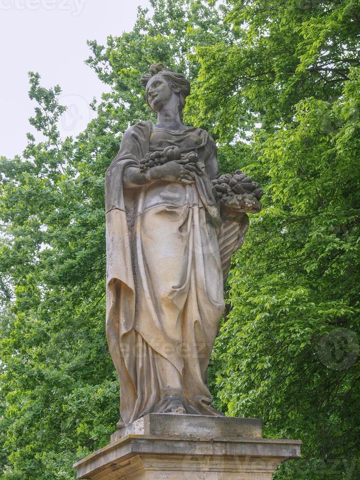 statua nel parco sanssouci potsdam foto