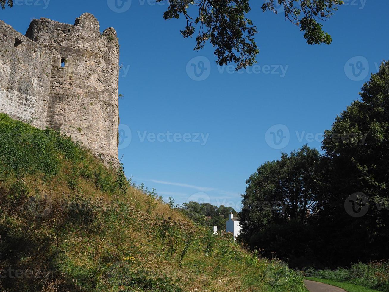 rovine del castello di chepstow a chepstow foto