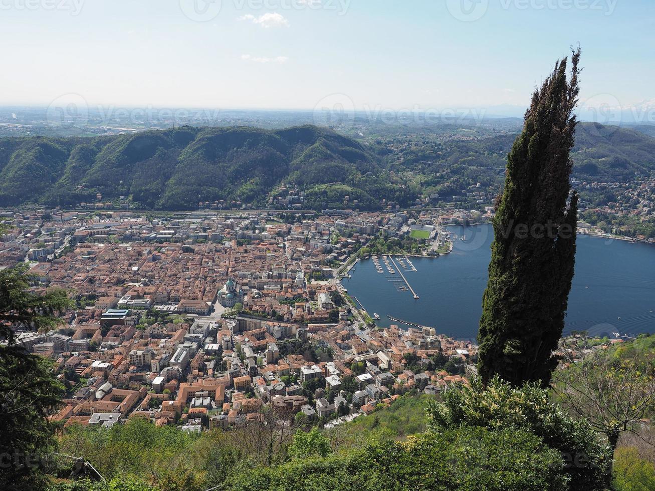 veduta aerea di como foto