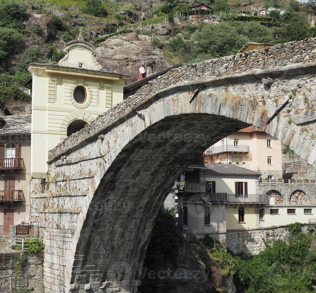 ponte romano a pont saint martin foto