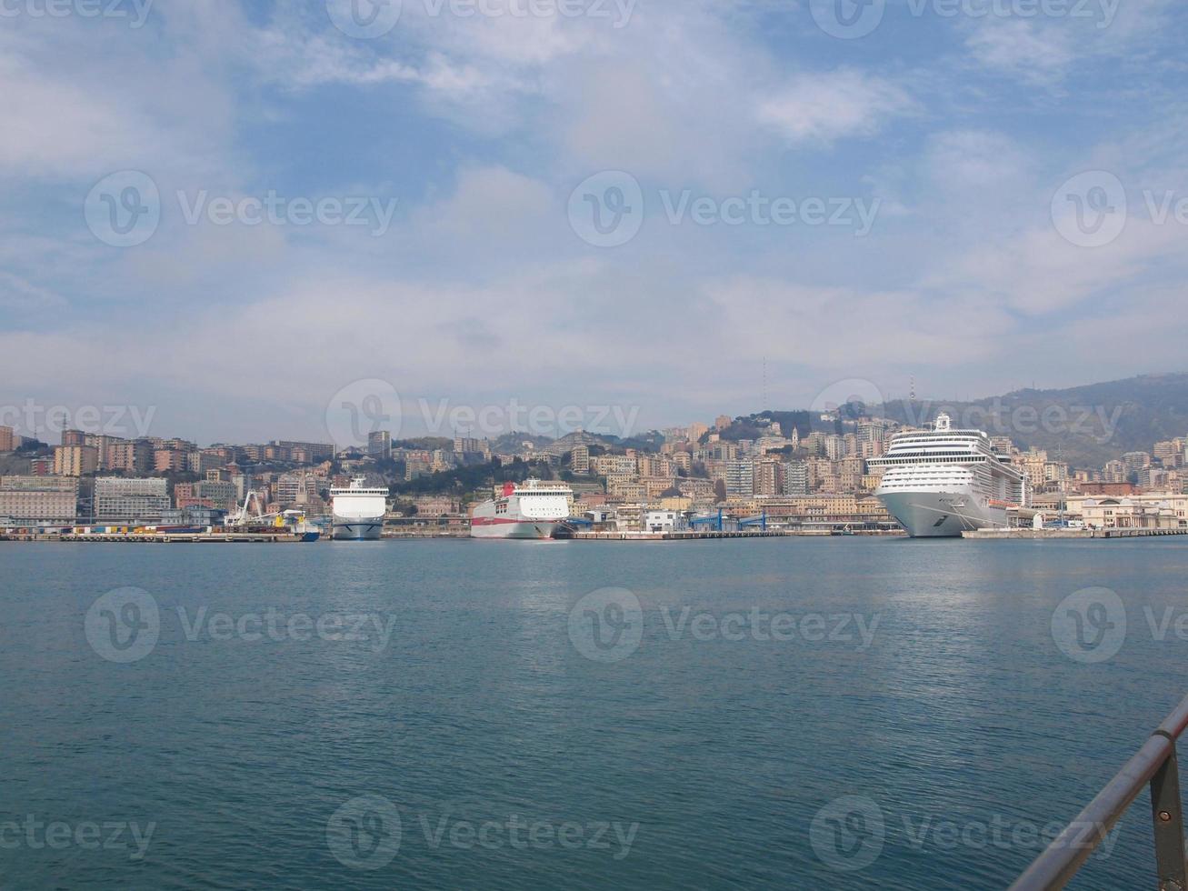 porto genova italia foto