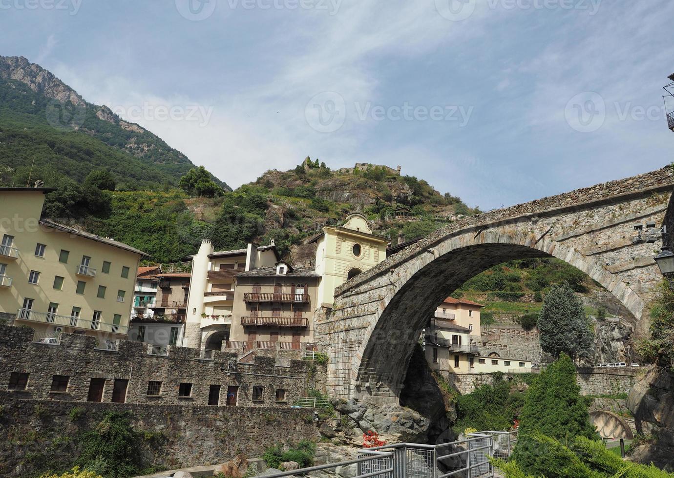 ponte romano a pont saint martin foto