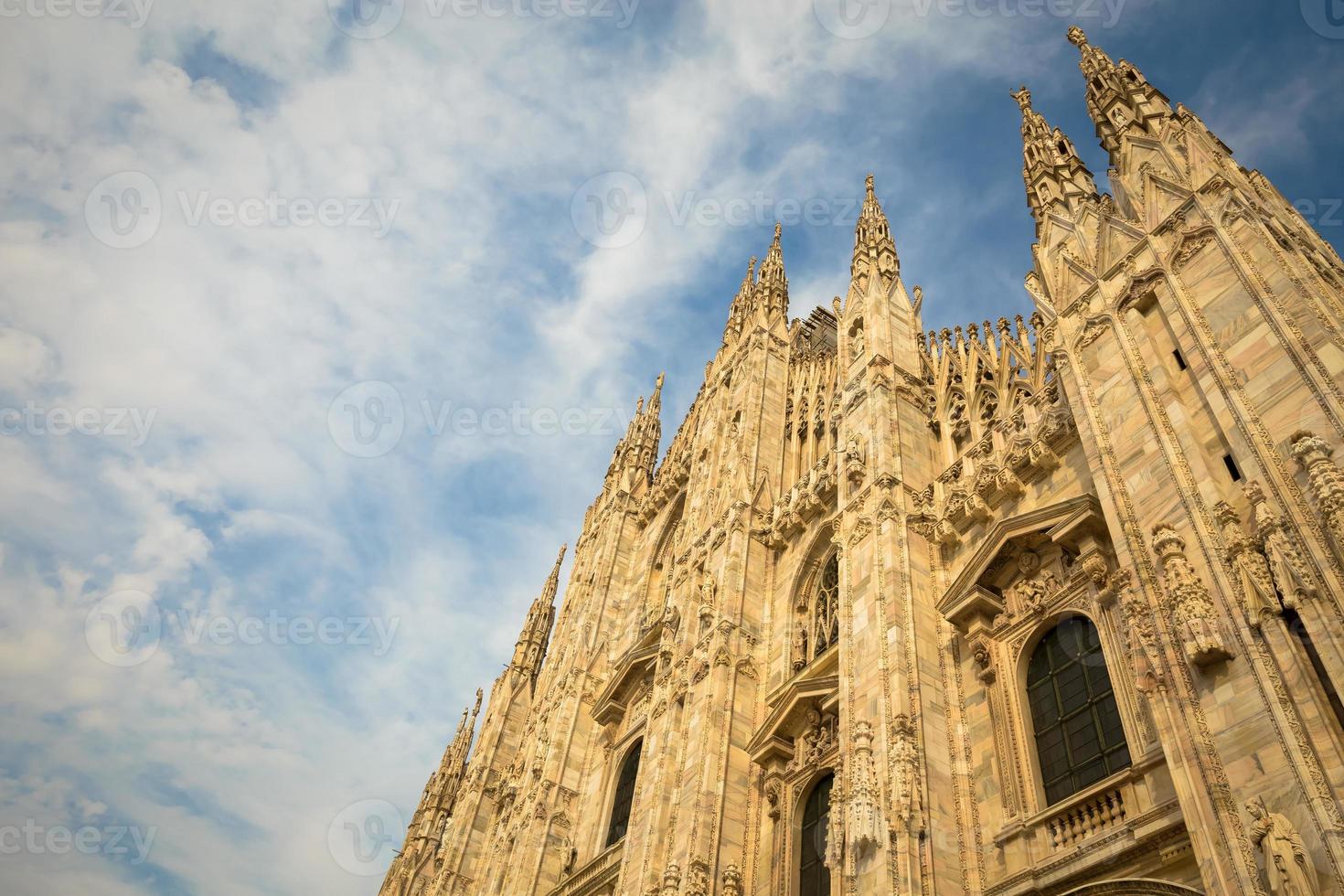 duomo di milano - duomo di milano - con cielo blu foto