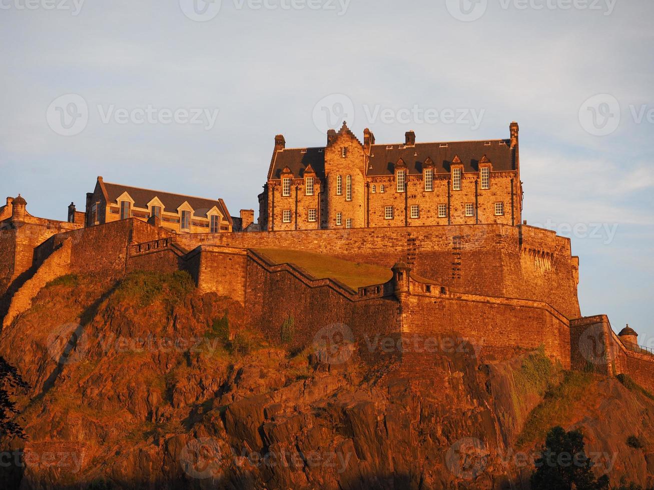 castello di edimburgo al tramonto foto