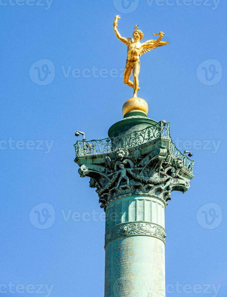 bronzo angelo statua su bastille colonna, Parigi foto