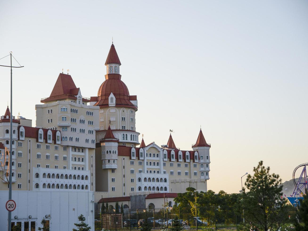 hotel bogatyr nella città di adler, russia, 2019 foto