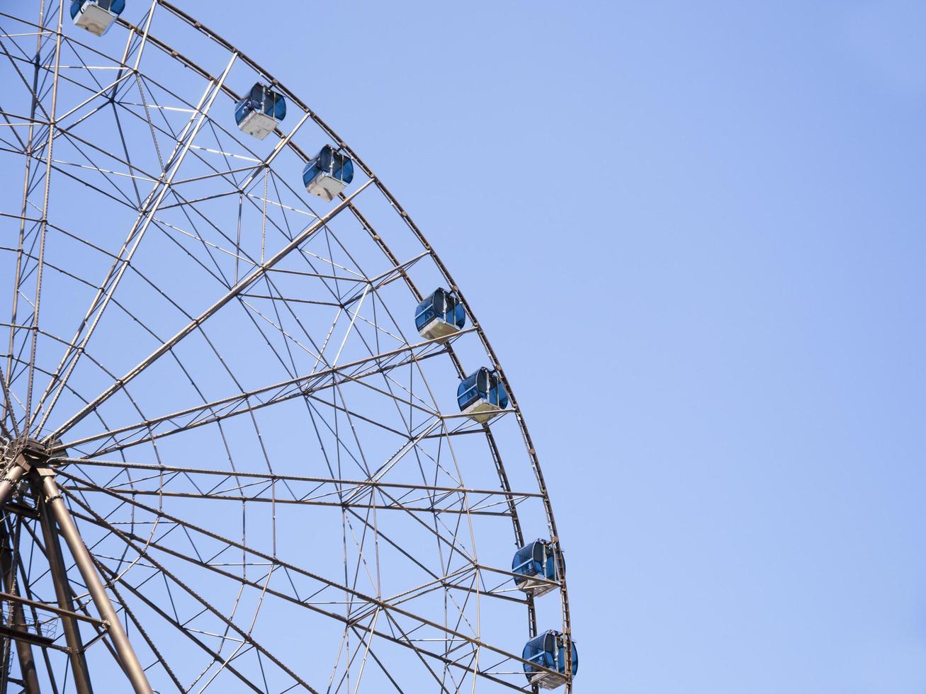 la ruota panoramica nel parco di sochi, città di adler, russia, 2019 foto