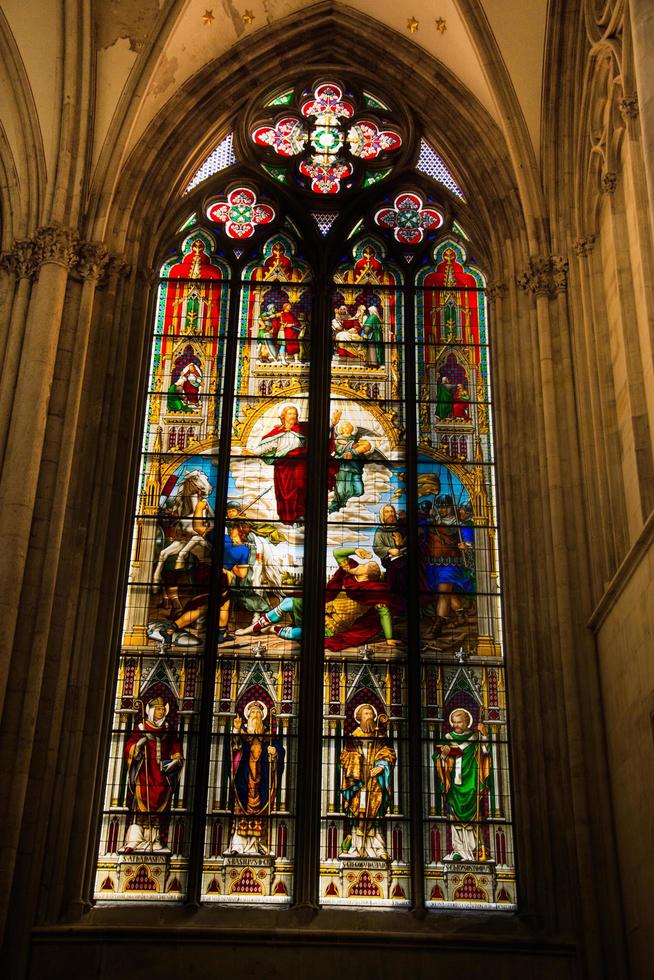 Colonia, Germania 2017- vetrate nella cattedrale di san pietro foto
