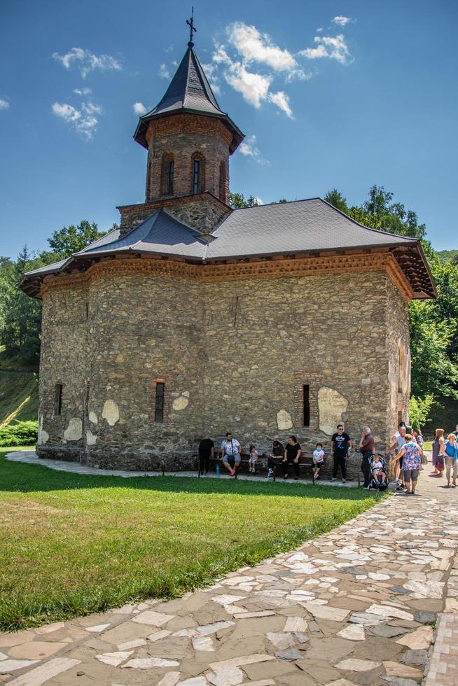 contea di hunedoara, romania 2021- il monastero di prislop è un monastero in romania foto