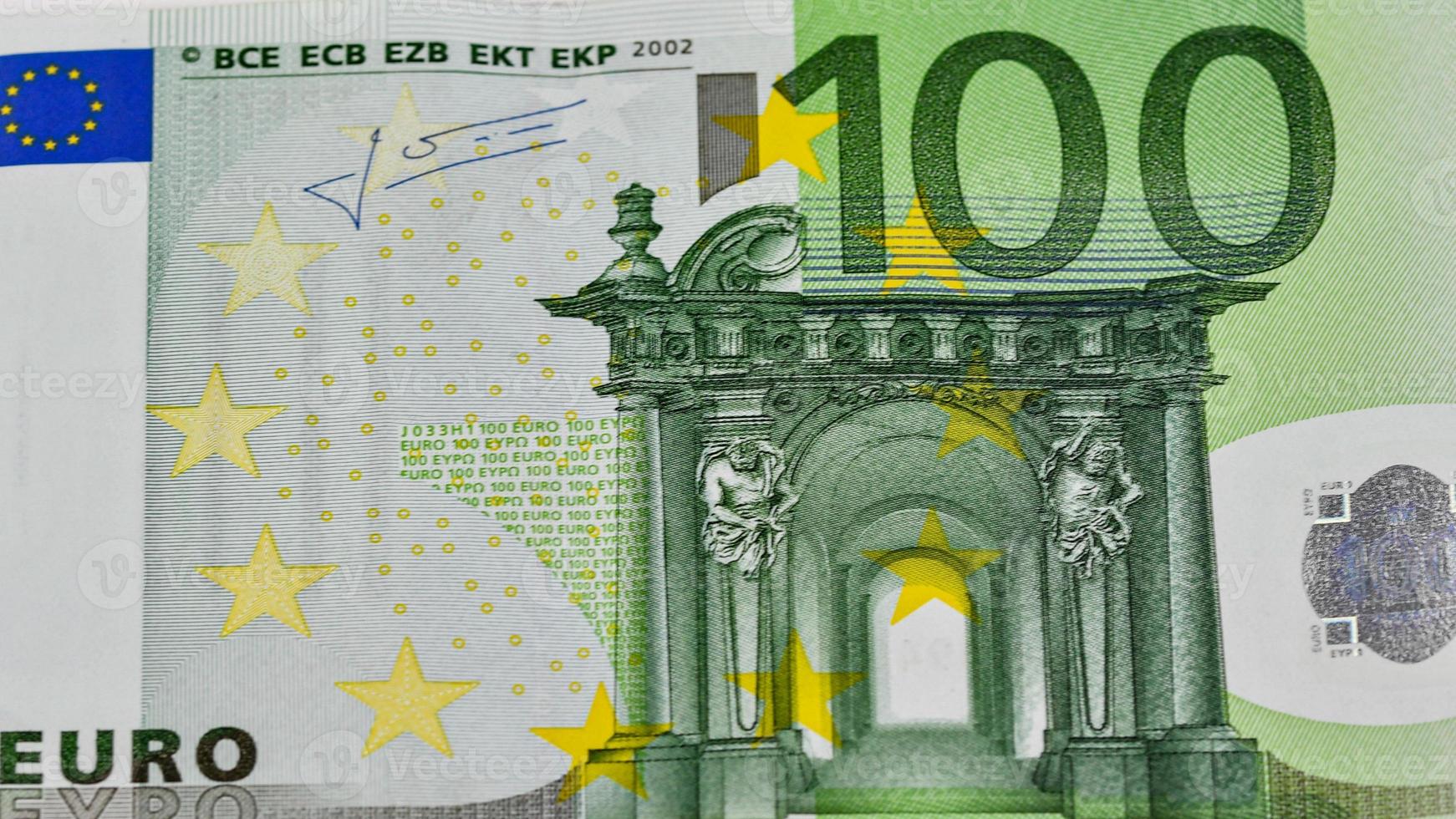 dettaglio di una banconota da 100 euro foto
