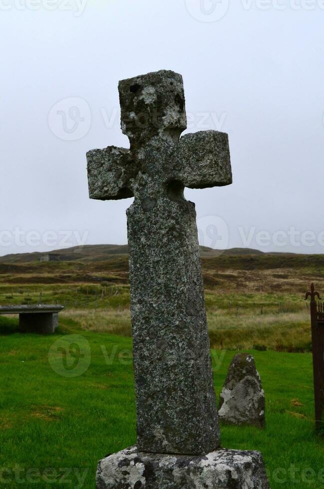 alto pietra sepoltura attraversare nel Scozia foto