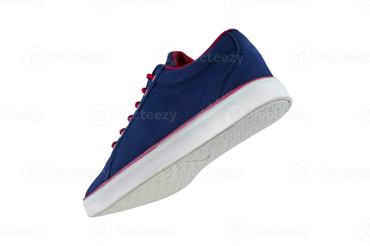 scarpe da ginnastica. gli sport scarpe lato Visualizza su un' bianca sfondo.blu scarpa con bianca suola e rosso lacci foto