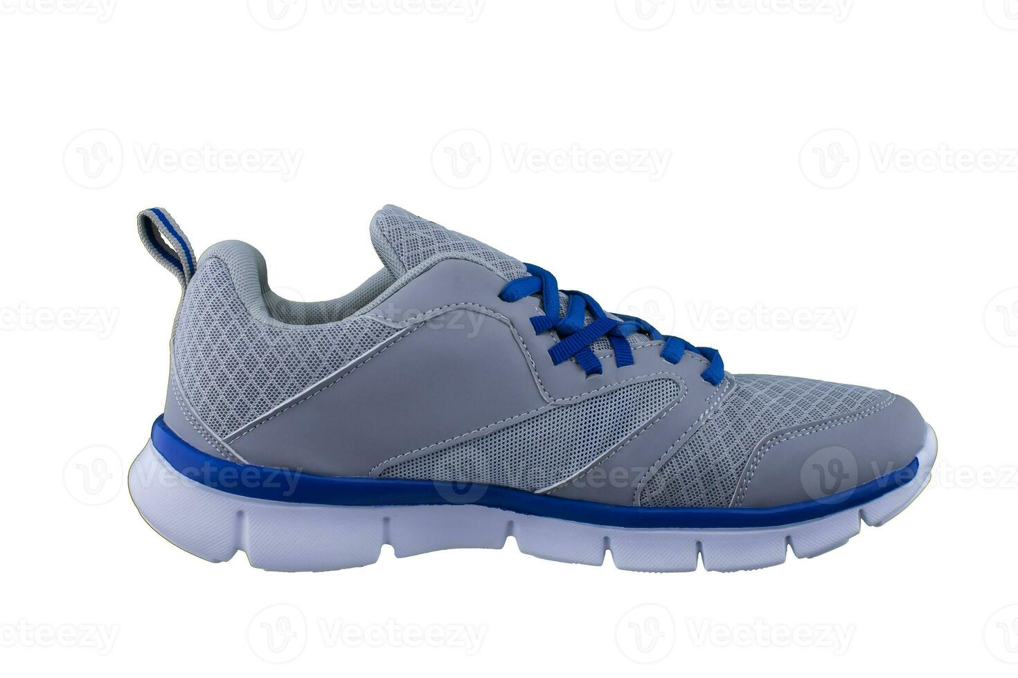 sneaker grigio. sport scarpe su bianca sfondo foto