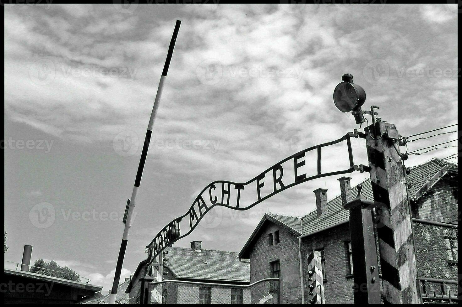 Ingresso per auschwitz campo 'arbeit macht Frei' foto