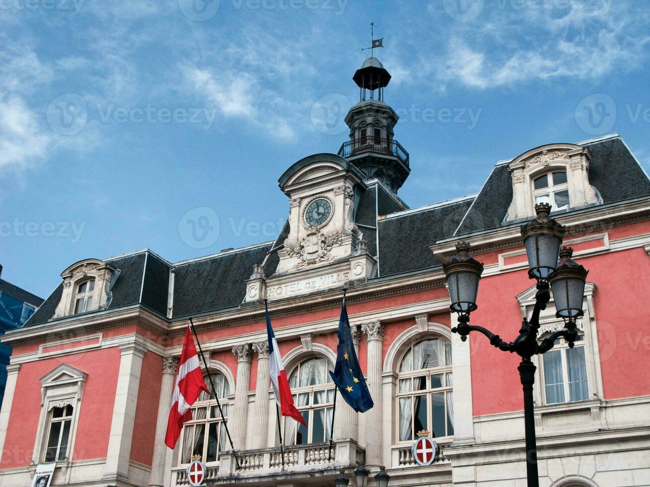 cameriere cittadina sala sotto blu cielo Savoia, Francia foto