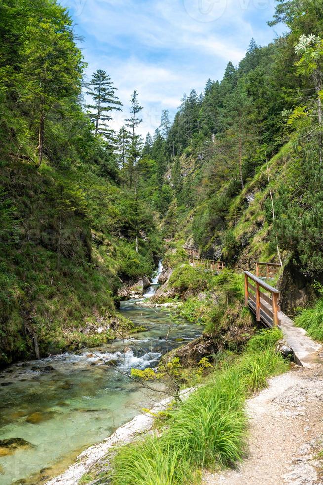 cascate nel weissbachschlucht in chiemgau baviera foto