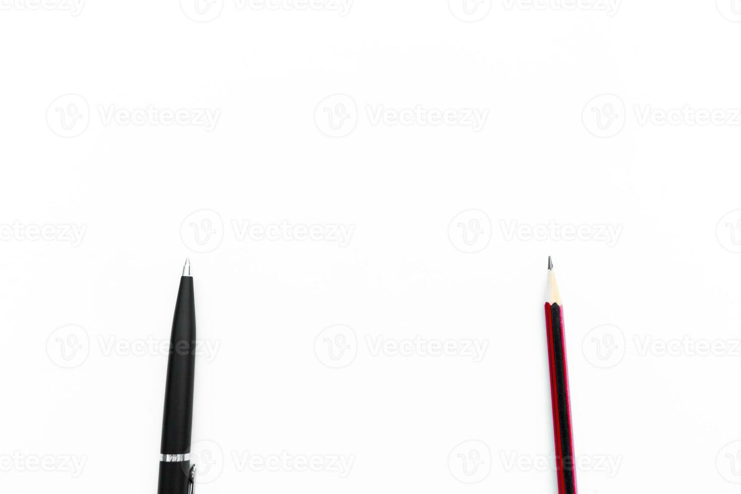 penna e matita isolato su bianca sfondo. dopo alcuni modifiche. foto