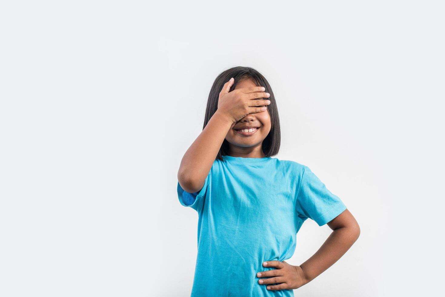 la bambina si sente arrabbiata nel colpo dello studio. foto