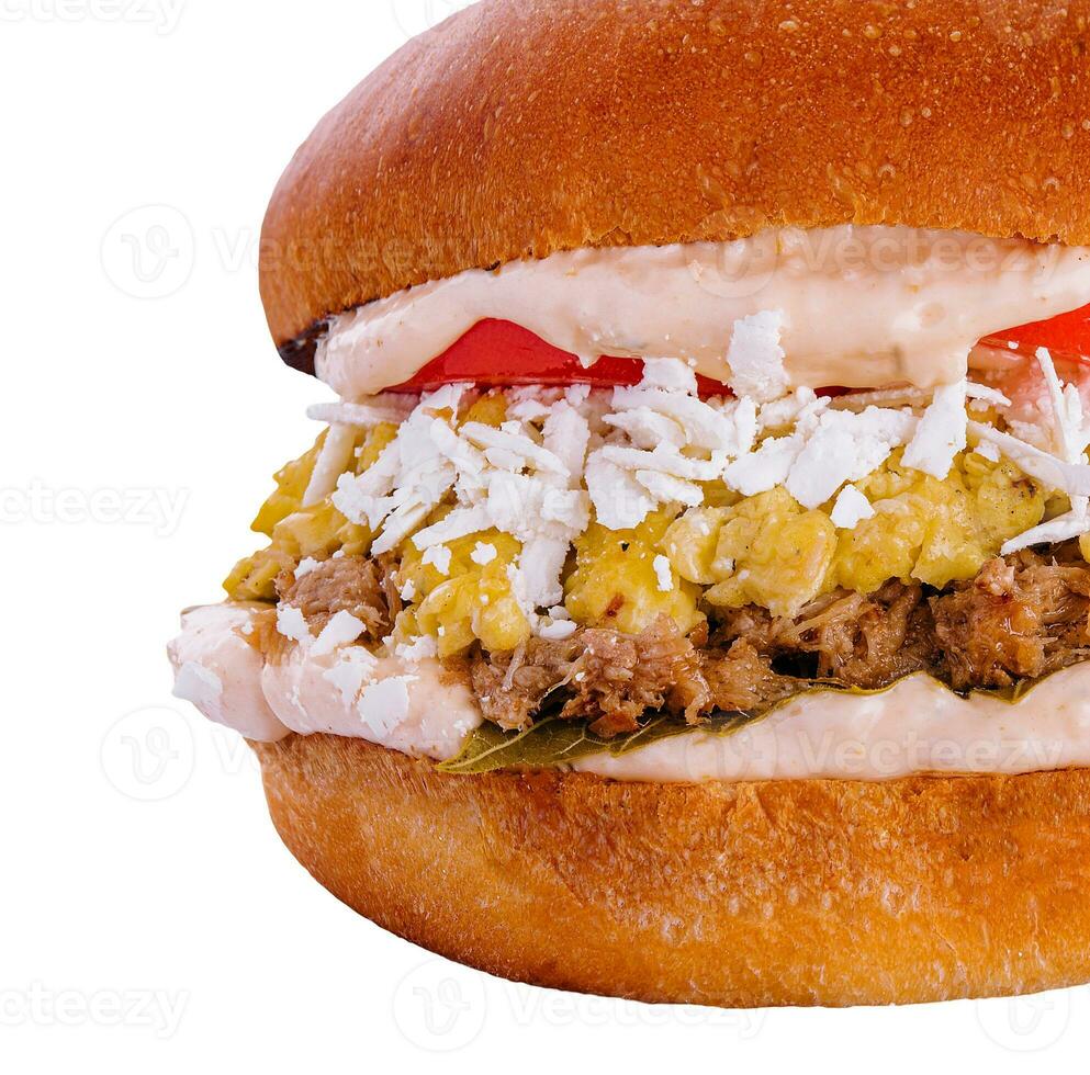 tirato Manzo Hamburger isolato su bianca foto