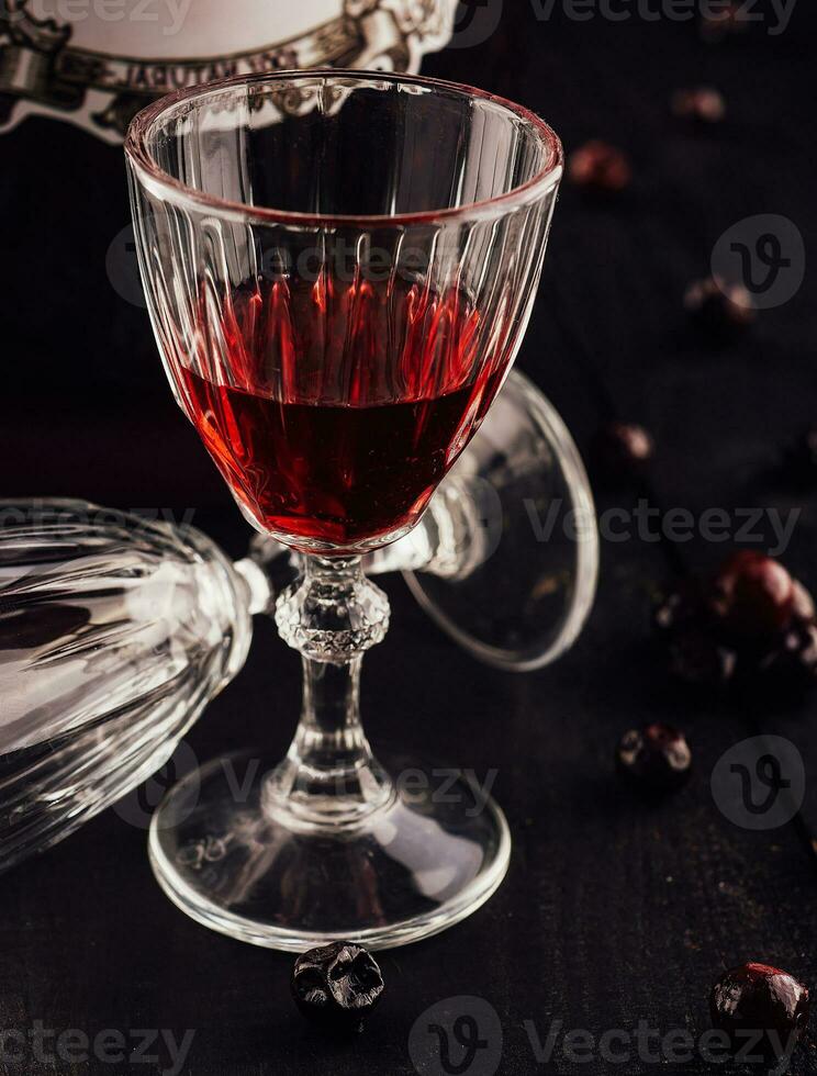 bicchiere di ciliegia Brandy tintura vicino su foto