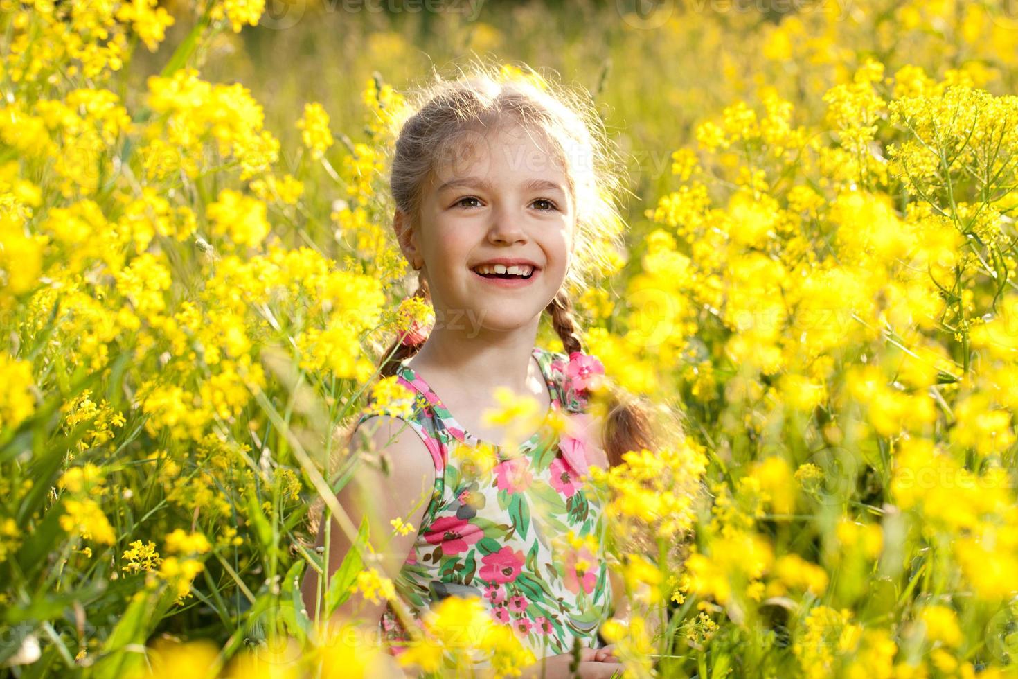 bambina affascinante foto