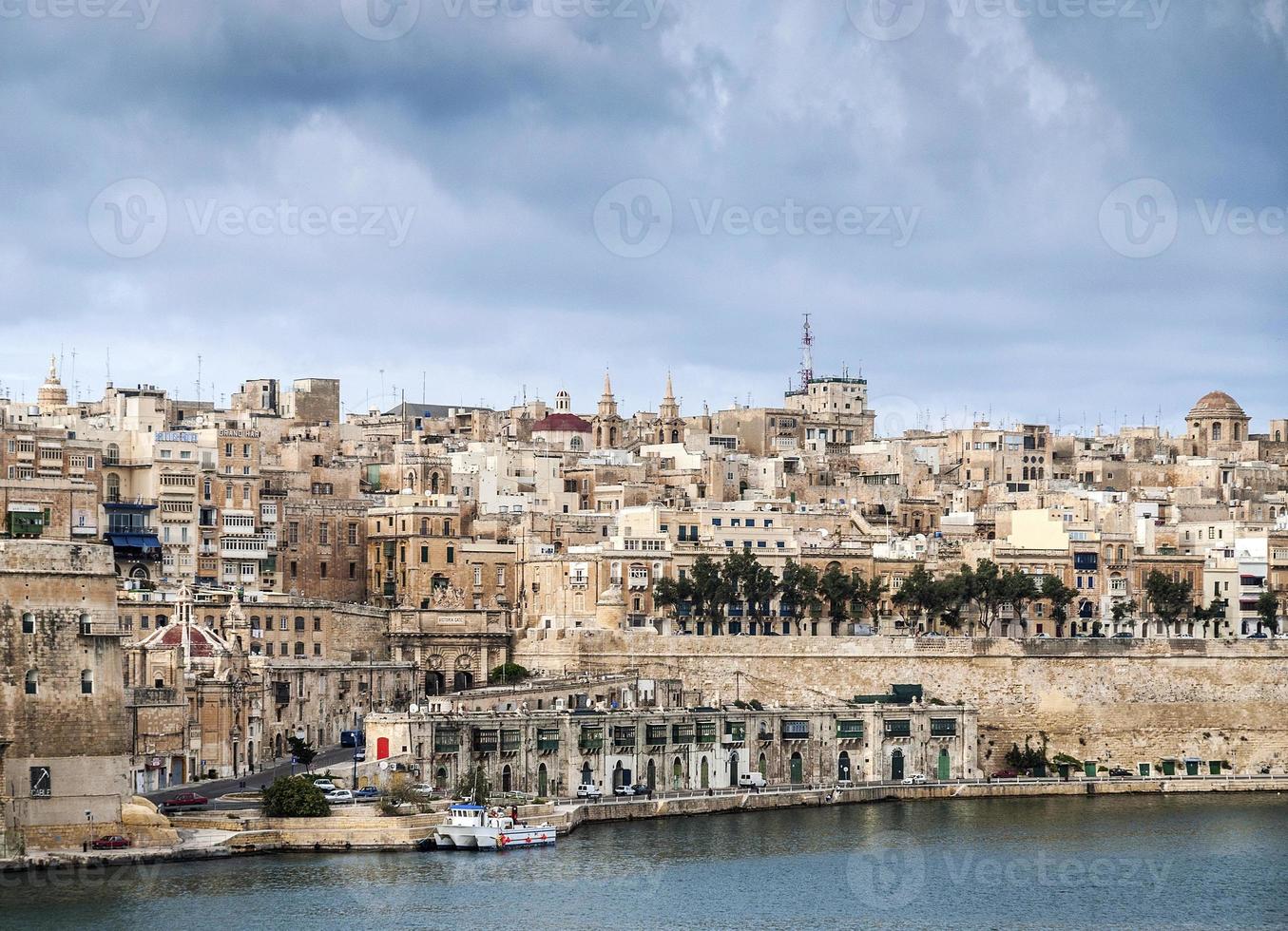 la valletta famosa città vecchia architettura delle fortificazioni vista panoramica a malta foto