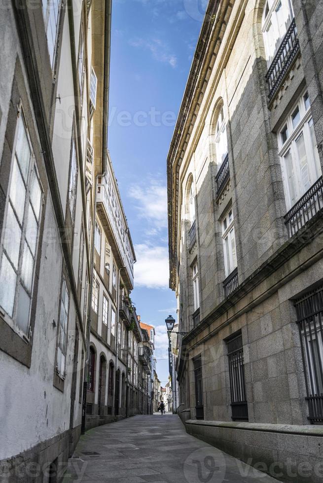 Scena di strada nel centro storico di santiago de compostela in spagna foto