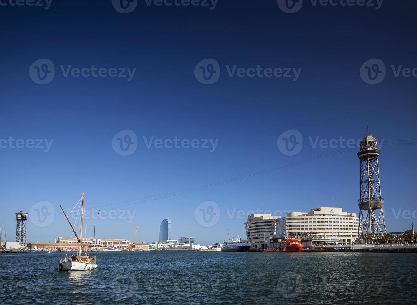 world trade center e barcellona port vell funivia jaume i tower in spagna foto