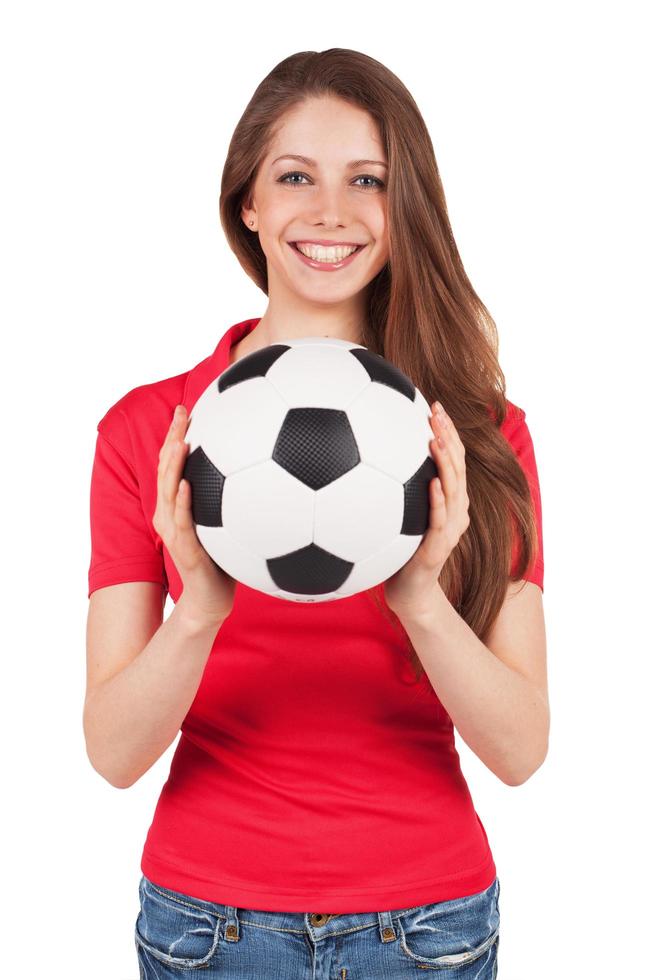 ragazza atletica che tiene un pallone da calcio foto