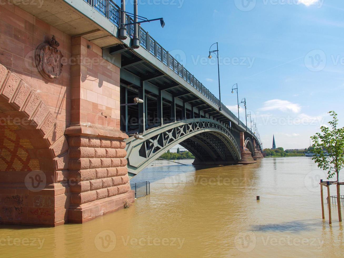 Inondazione del fiume Reno a Mainz, Germania foto