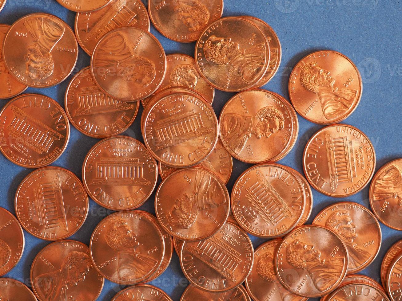 monete da un centesimo di dollaro, Stati Uniti su blu foto