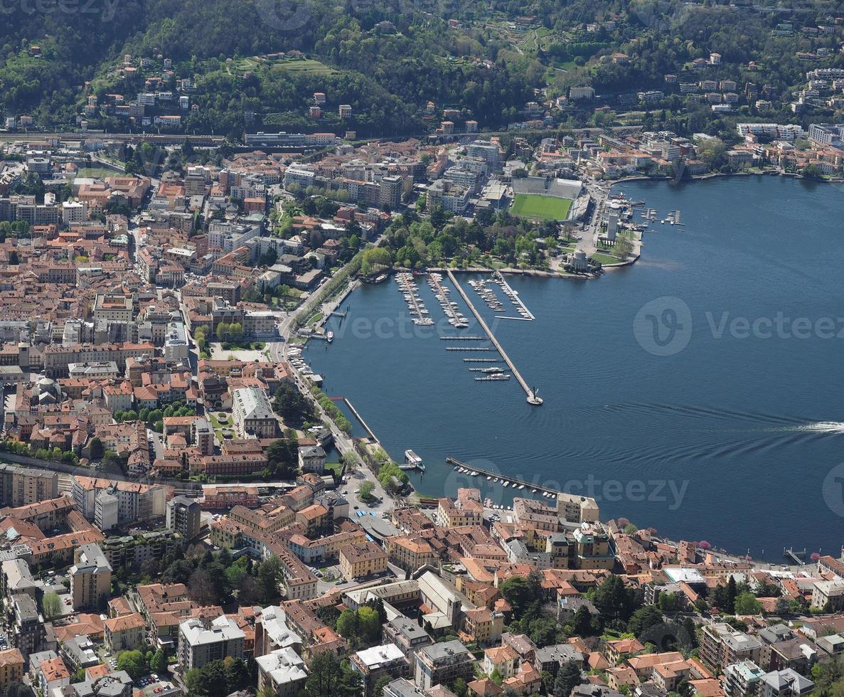 vista della città di como e del lago foto