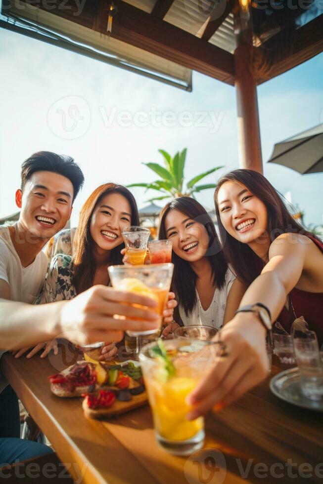 gruppo di contento amici godendo cocktail a spiaggia festa viaggio e estate vacanza concetto, ai generativo foto