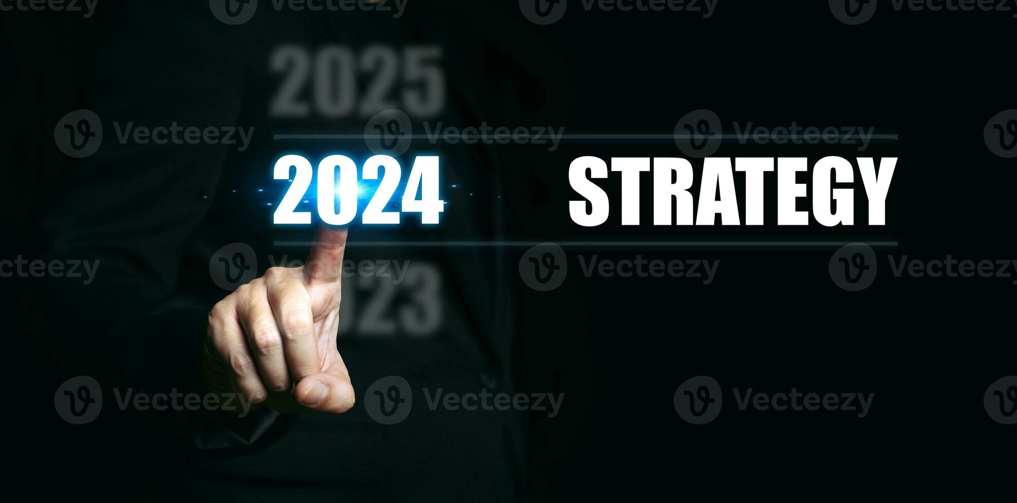 nuovo anno 2024 con strategia. uomo d'affari puntamento per il numeri di il anno per impostato strategia per il In arrivo anno. foto