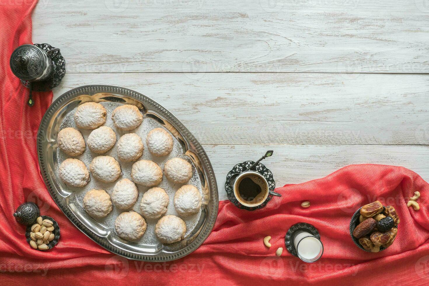 Arabo dolci, festivo Arabo biscotti. foto