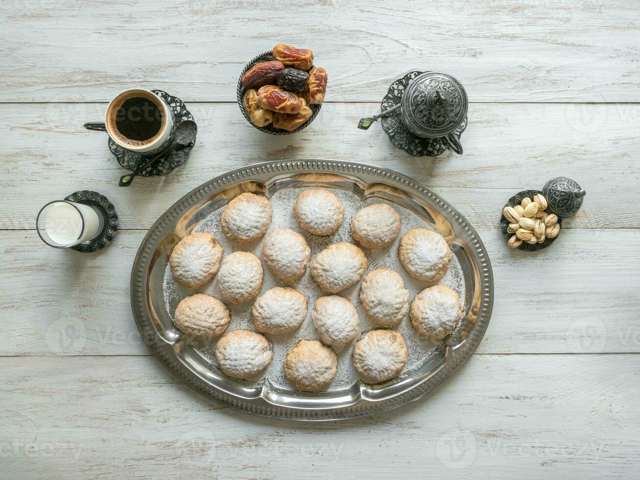 Arabo dolci, festivo Arabo biscotti. foto