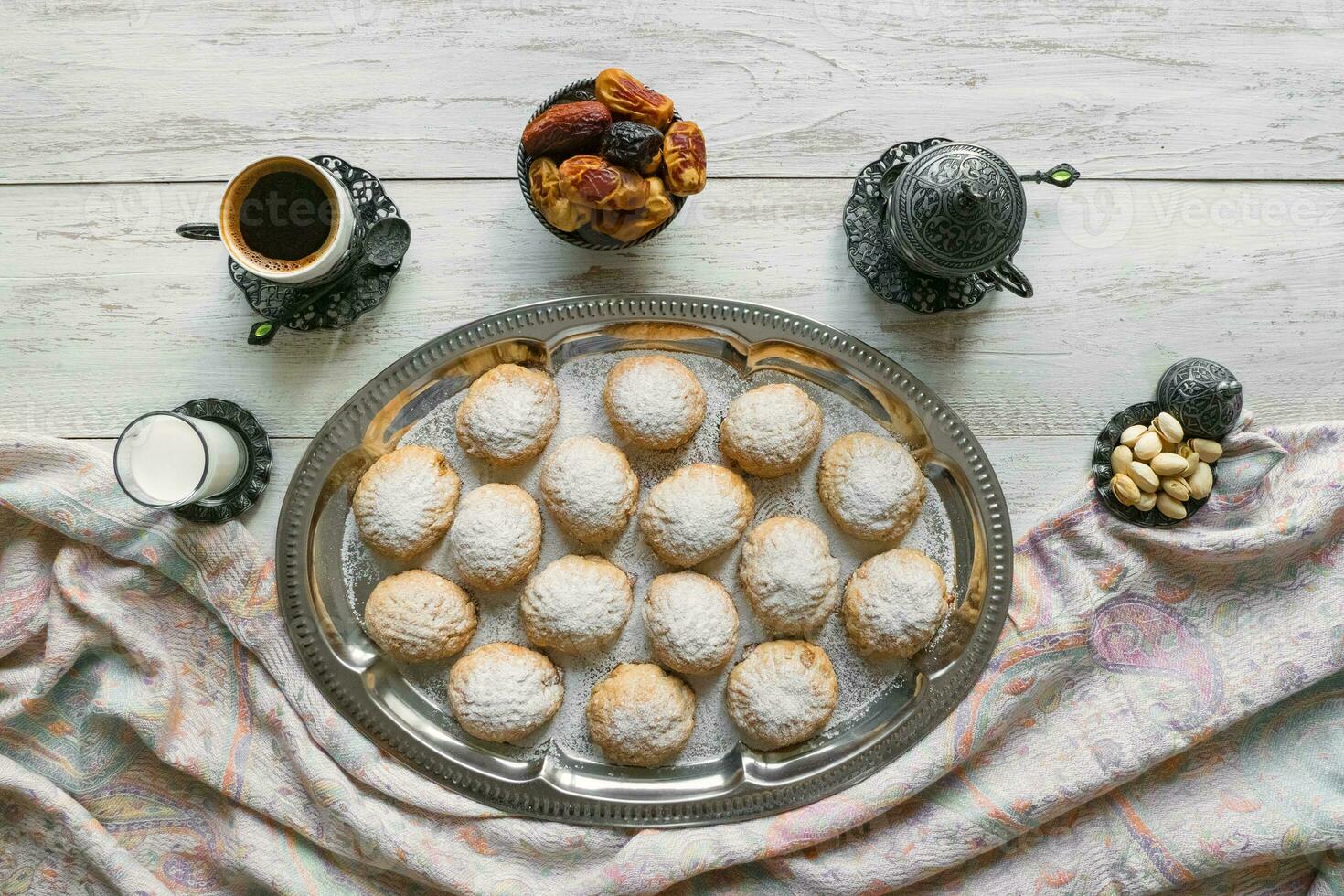 Arabo dolci, festivo Arabo biscotti. foto