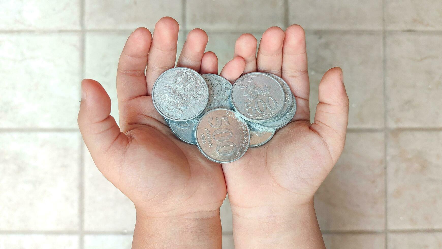 semarang 27 settembre 2023 monete nel rupia moneta a partire dal Indonesia foto