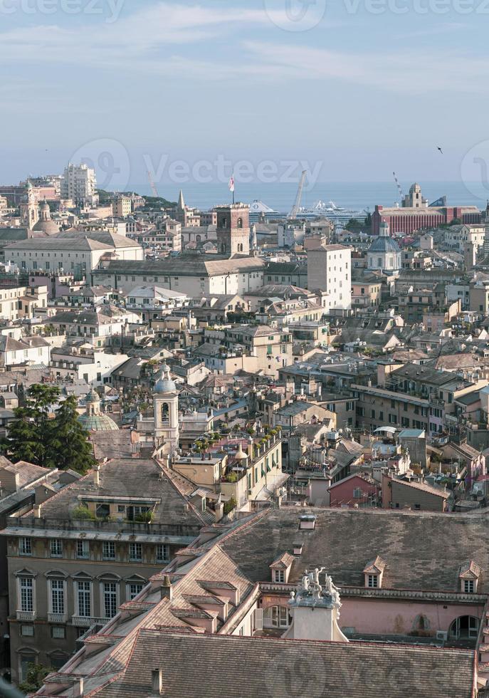 skyline della città di genova in liguria in italia foto