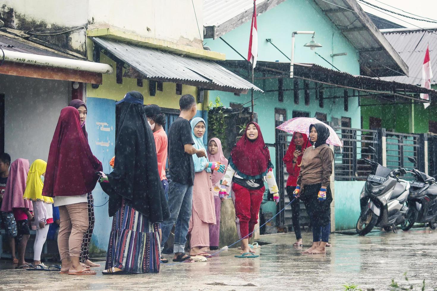 Sorong, Papua, Indonesia 2021- le persone celebrano il giorno dell'indipendenza dell'Indonesia con varie competizioni foto