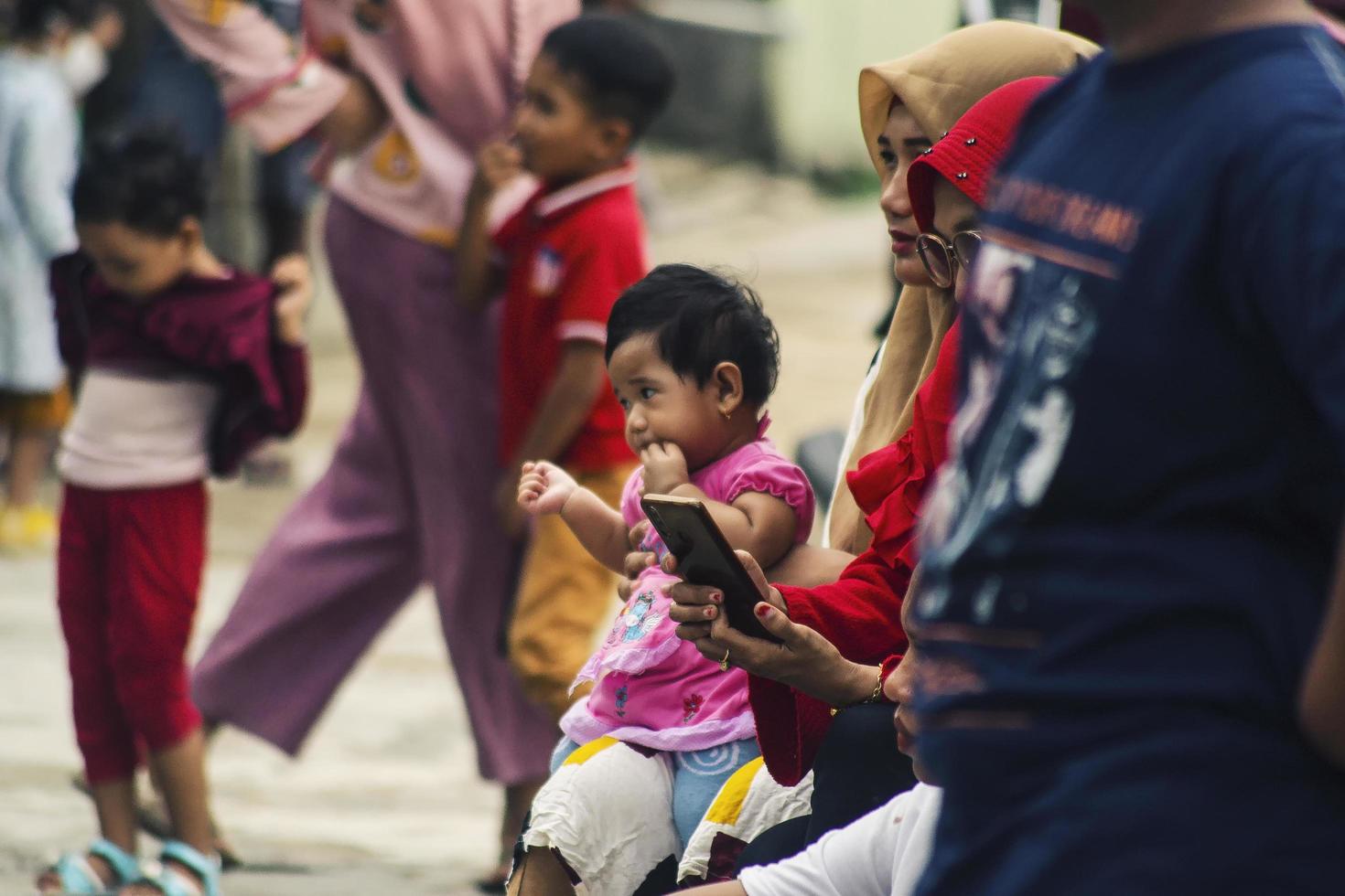 Sorong, Papua, Indonesia 2021- le persone celebrano il giorno dell'indipendenza dell'Indonesia con varie competizioni foto