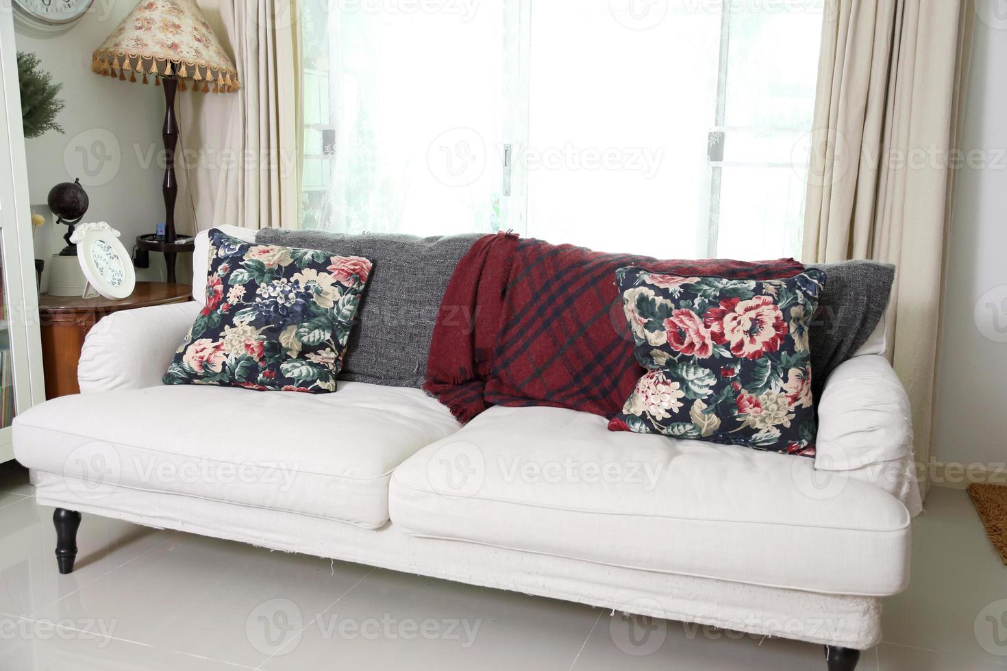 grande divano soggiorno foto